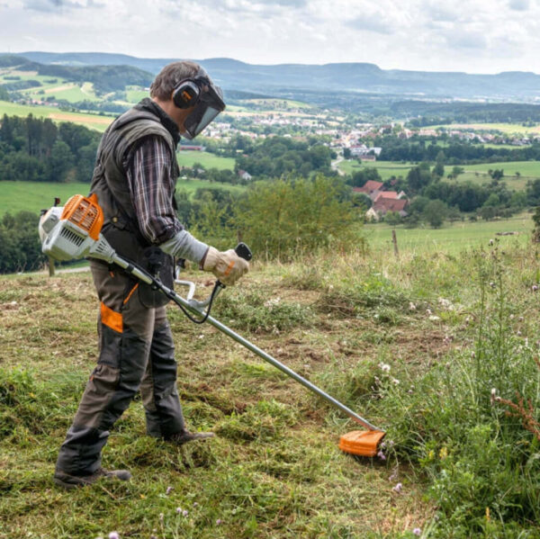 Motocoasa pe benzina STIHL, FS 235, 2,1 CP - Puternica si eficienta pentru lucrari rapide - imagine 3