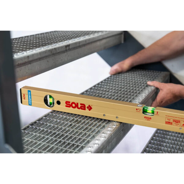 Nivela aluminiu cu magnet Sola, 80 cm, cod AZM 80, aurie - imagine 4